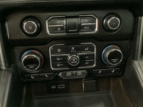 Used 2021 Chevrolet Tahoe Z71 w/ Z71 Signature Package AWD/4WD image 22