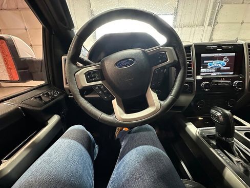 Used 2015 Ford F150 Lariat image 19