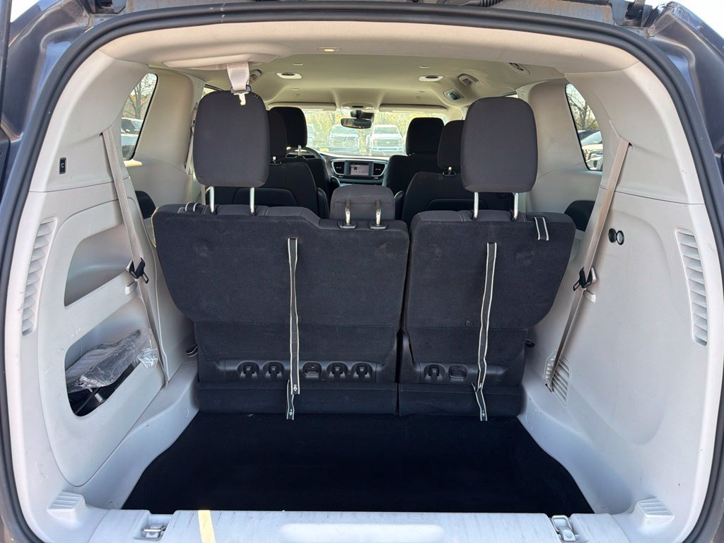 Used 2023 Chrysler Voyager LX FWD image 12