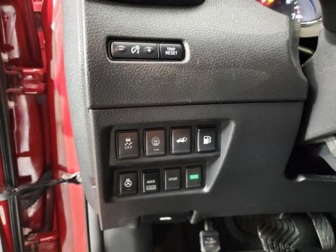 Used 2018 Nissan Rogue S AWD/4WD image 19