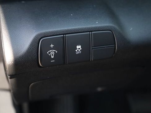 Used 2025 Hyundai Elantra SEL FWD image 11