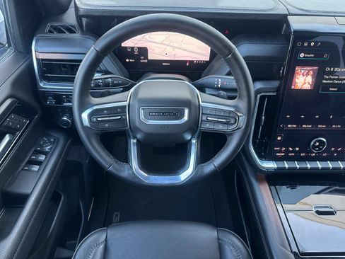 Used 2025 GMC Yukon XL Denali AWD/4WD image 15