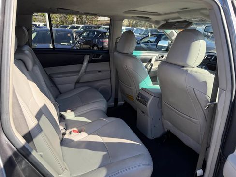 Used 2012 Toyota Highlander SE FWD image 14