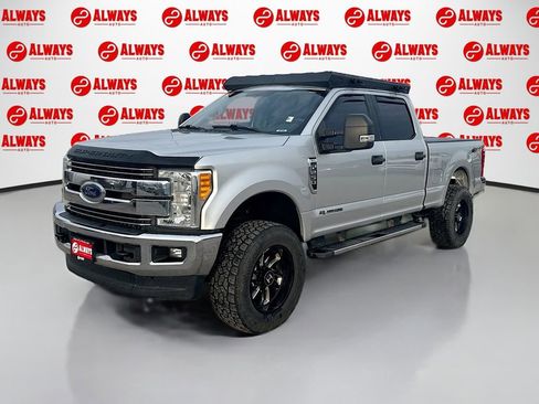 Used 2017 Ford F250 XLT image 1