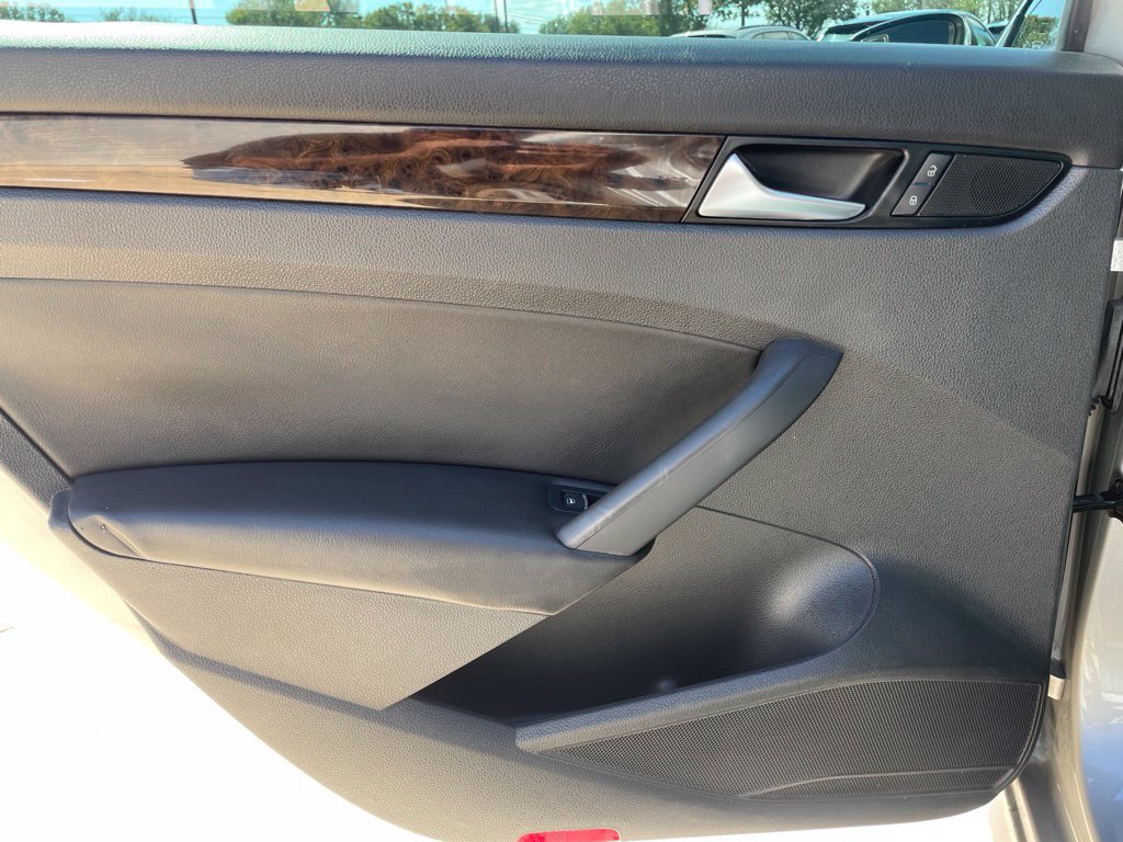 Used 2014 Volkswagen Passat TDI SEL Premium FWD image 21