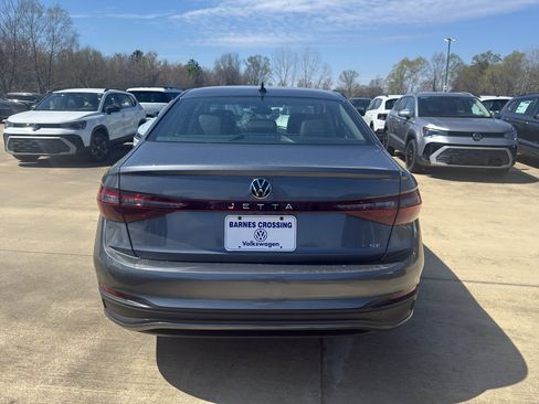 New 2026 Volkswagen Jetta SE FWD image 6