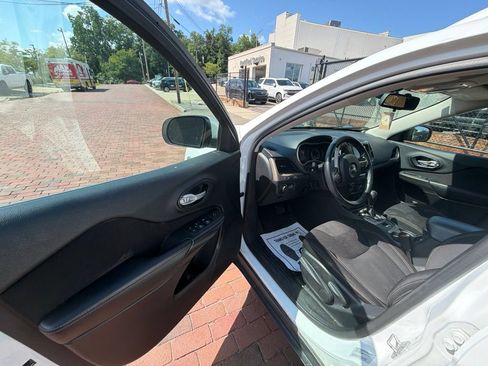 Used 2015 Jeep Cherokee Latitude w/ Cold Weather Group FWD image 9