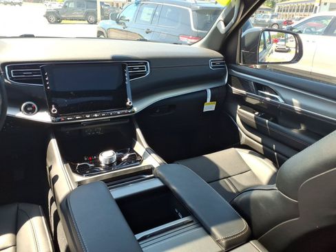 New 2026 Jeep Grand Wagoneer 4WD image 10