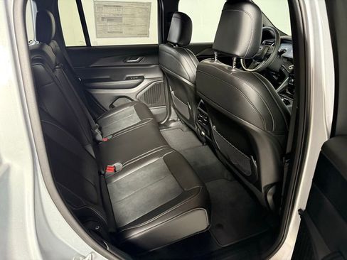 New 2025 Jeep Grand Cherokee Altitude image 16