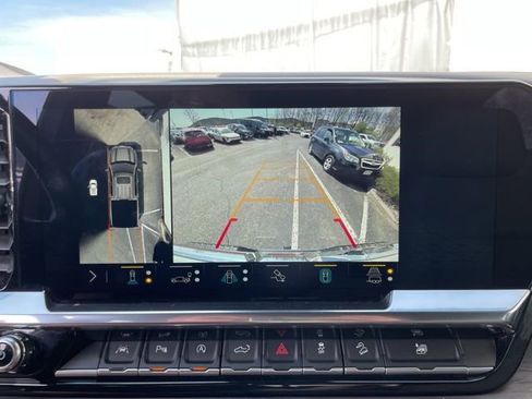 Used 2023 GMC Sierra 1500 SLT w/ SLT Premium Plus Package AWD/4WD image 17