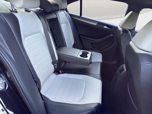 Used 2016 Volkswagen Jetta Sport FWD image 19