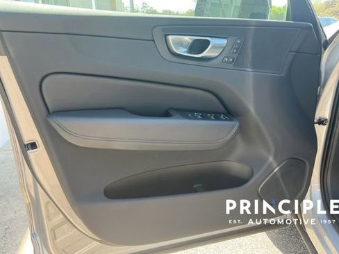 Certified 2025 Volvo XC60 B5 Core image 24