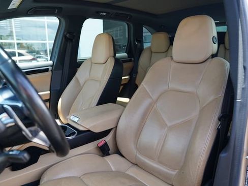 Used 2016 Porsche Cayenne AWD/4WD image 10