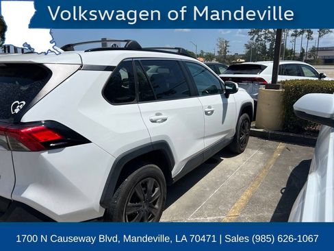 Used 2021 Toyota RAV4 LE FWD image 5