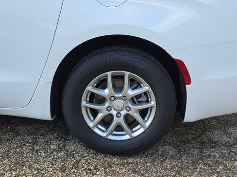 New 2027 Chrysler Pacifica LX FWD image 14