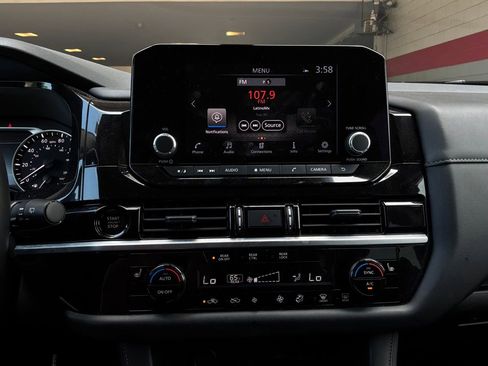 Used 2025 Nissan Pathfinder SV FWD image 27