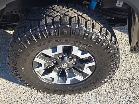 Used 2020 Toyota Tacoma TRD Off-Road image 6