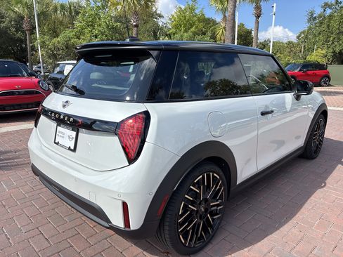 Used 2025 MINI Cooper S FWD image 10