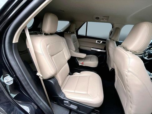 Used 2022 Ford Explorer XLT w/ Equipment Group 202A image 24