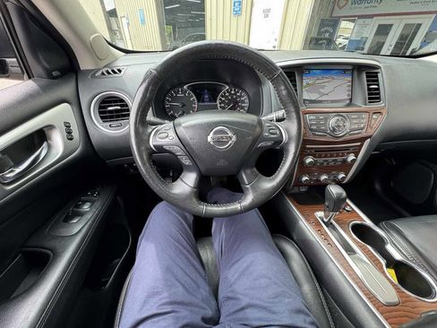 Used 2020 Nissan Pathfinder Platinum image 42