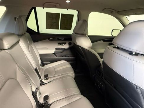Used 2023 Honda Pilot EX-L image 42
