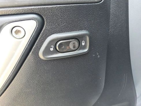 Used 2015 Jeep Wrangler Unlimited Rubicon image 12