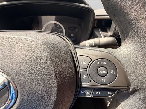 Used 2022 Toyota Corolla LE FWD image 19