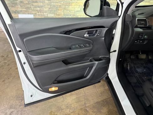 Used 2021 Honda Pilot Touring image 9