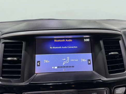 Used 2019 Nissan Pathfinder SV AWD/4WD image 38