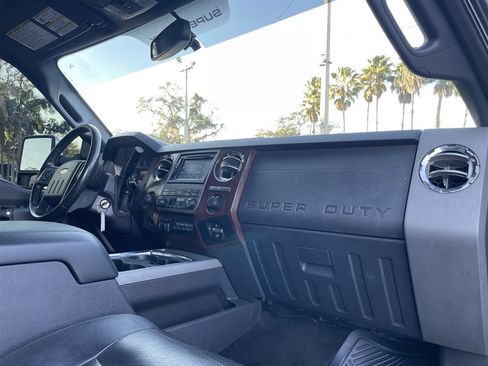 Used 2011 Ford F250 Lariat w/ Lariat Interior Pkg image 15