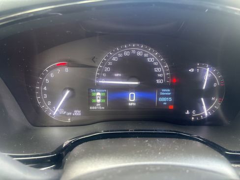 Used 2018 Cadillac XT5 FWD image 19