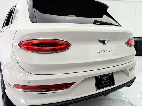 Certified 2023 Bentley Bentayga Plug-In Hybrid AWD/4WD image 12