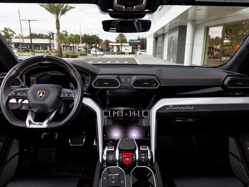 Used 2020 Lamborghini Urus image 24