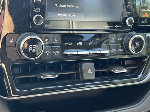 Used 2021 Toyota Highlander XLE image 35