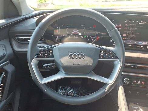 Used 2025 Audi Q5 Premium Plus w/ Premium Plus AWD/4WD image 12