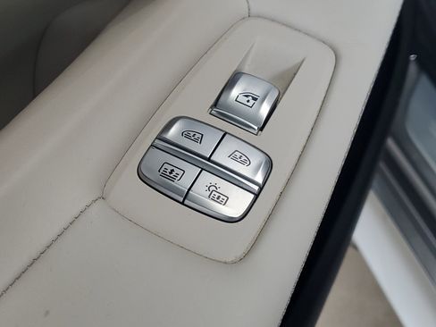 Used 2022 BMW 750Li xDrive AWD/4WD image 13