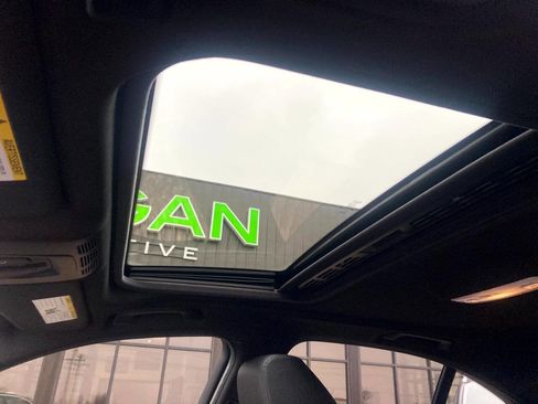 Used 2017 BMW 320i xDrive Sedan image 28