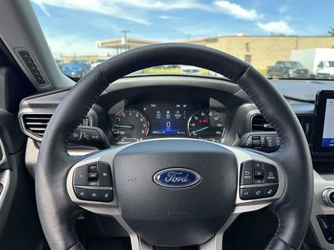 Used 2024 Ford Explorer XLT w/ Equipment Group 202A AWD/4WD image 17