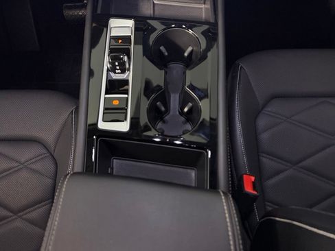 Used 2024 Volkswagen Atlas SE FWD image 17