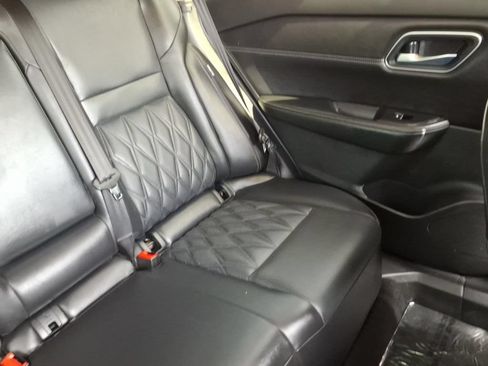 Used 2024 Nissan Rogue Platinum FWD image 18
