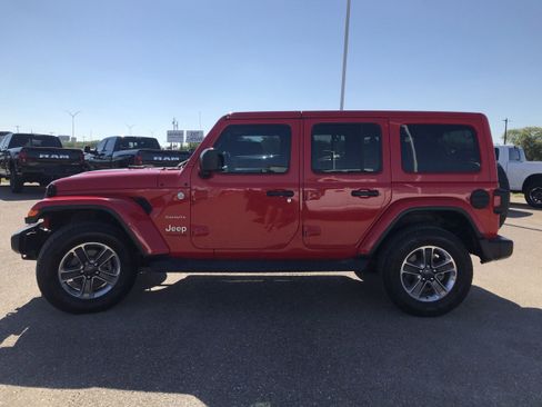 Used 2018 Jeep Wrangler Unlimited Sahara image 4