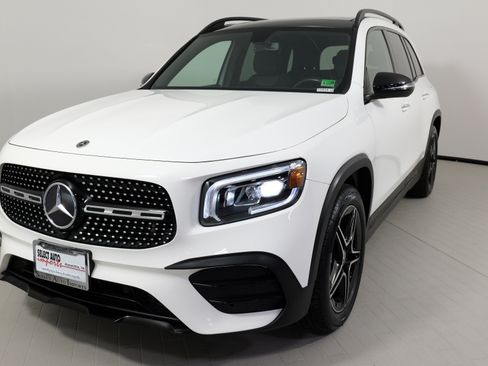 Used 2021 Mercedes-Benz GLB 250 4MATIC image 3