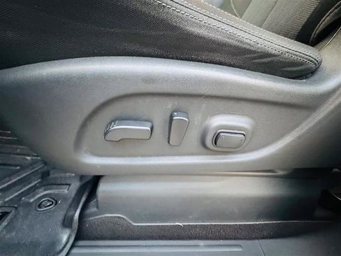 Used 2019 Nissan Titan SV w/ SV Convenience Package image 35