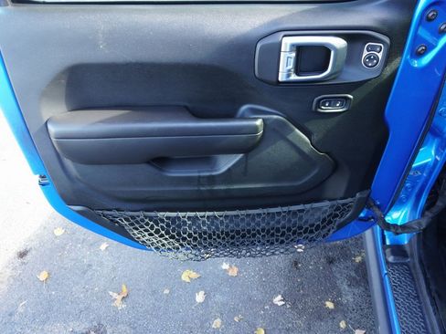 Used 2021 Jeep Gladiator Willys image 8