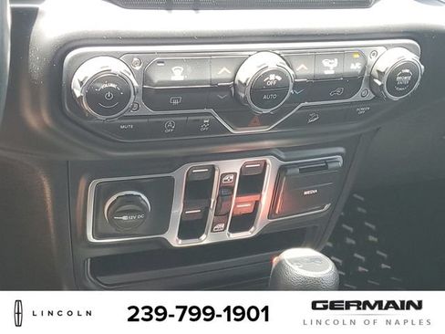 Used 2019 Jeep Wrangler Unlimited Sahara AWD/4WD image 32