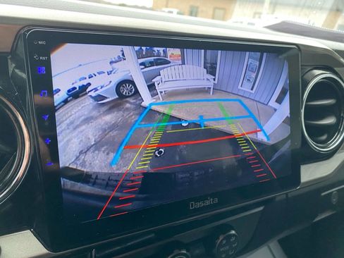 Used 2018 Toyota Tacoma TRD Sport image 16