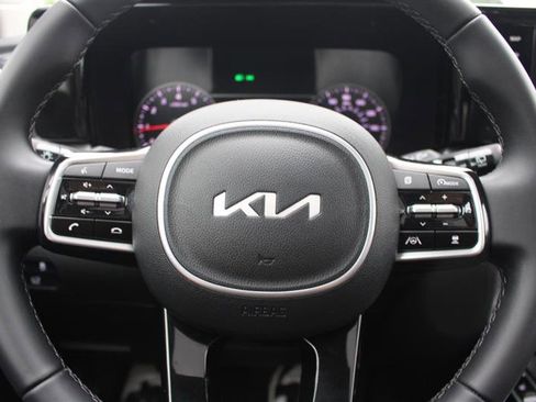 Used 2022 Kia Sorento SX image 16