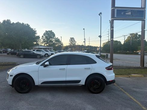 Used 2018 Porsche Macan AWD/4WD image 3