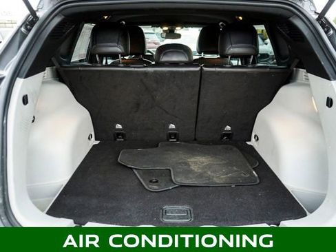 Used 2023 Jeep Compass Limited image 5