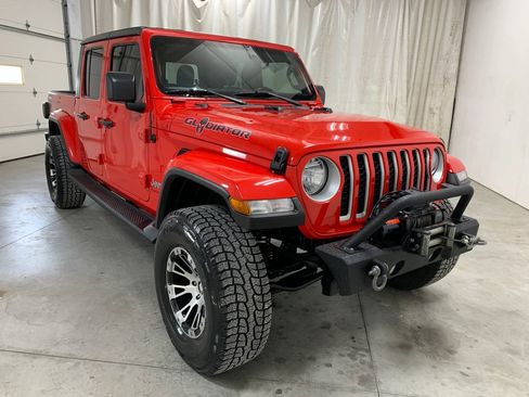 Used 2022 Jeep Gladiator Overland image 2